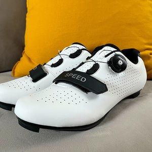 CYCLING shoes, ROAD or INDOOR. Fits Delta/PELOTON